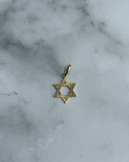 Dije casting estrella 5 puntas / 0,79 Gr / Oro amarillo 18k