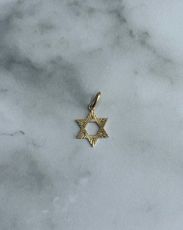 Dije casting estrella 5 puntas / 0,79 Gr / Oro amarillo 18k