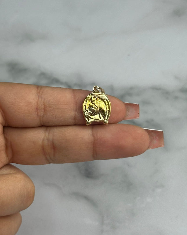 Dije herradura con caballo doble cara / 0,95 Gr / Oro amarillo 18k