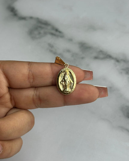 Dije virgen ovalada milagrosa / 1,60 Gr / 2,3 Cm / Oro amarillo 18k