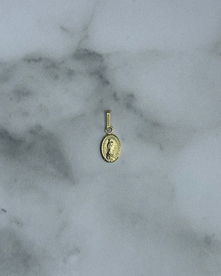 Dije virgen guadalupe ovalada / 0,44 Gr / Oro amarillo 18k