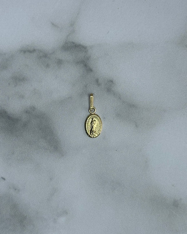Dije virgen guadalupe ovalada / 0,44 Gr / Oro amarillo 18k