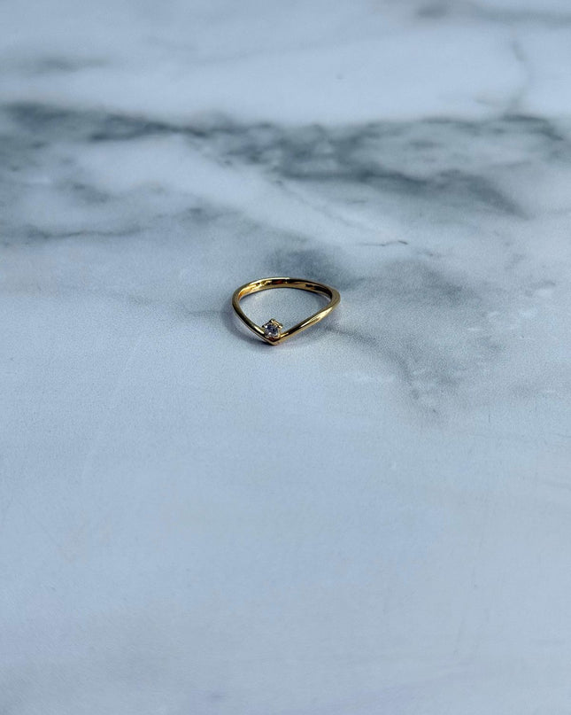 Anillo con forma de corazón piedra blanca / 1,30 Gr / Talla 7/5 / Oro amarillo 18k