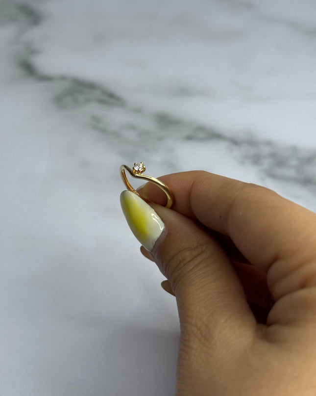 Anillo con forma de corazón piedra blanca / 1,30 Gr / Talla 7/5 / Oro amarillo 18k