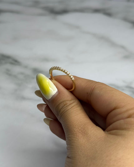 Anillo con circones blancos / 1,67 Gr / Talla 8/5 / Oro amarillo 18k