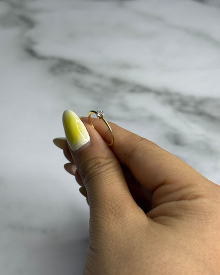 Anillo con piedra blanca / 1,10 Gr / Talla 5/5 / Oro amarillo 18k