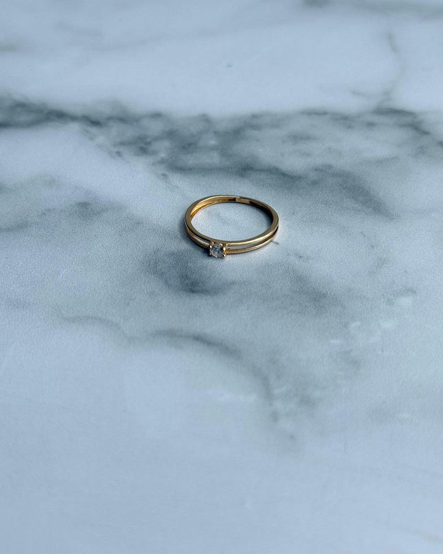 Anillo doble con piedra blanca / 0,89 Gr / Talla 6/5 / Oro amarillo 18k