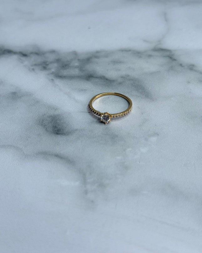 Anillo con circones blancos y piedra blanca / 1,40 Gr / Talla 7 / Oro amarillo 18k