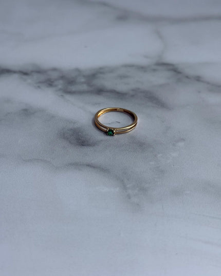Anillo doble con piedra verde / 0,96 Gr / Talla 6 / Oro amarillo 18k