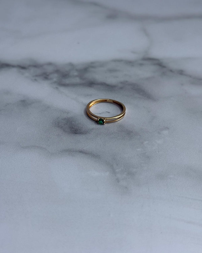 Anillo doble con piedra verde / 0,96 Gr / Talla 6 / Oro amarillo 18k