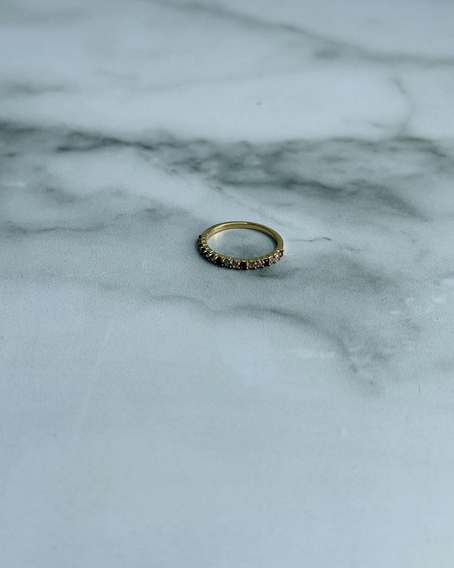 Anillo con circones vino tinto / 1,56 Gr / Talla 5/5 / Oro amarillo 18k